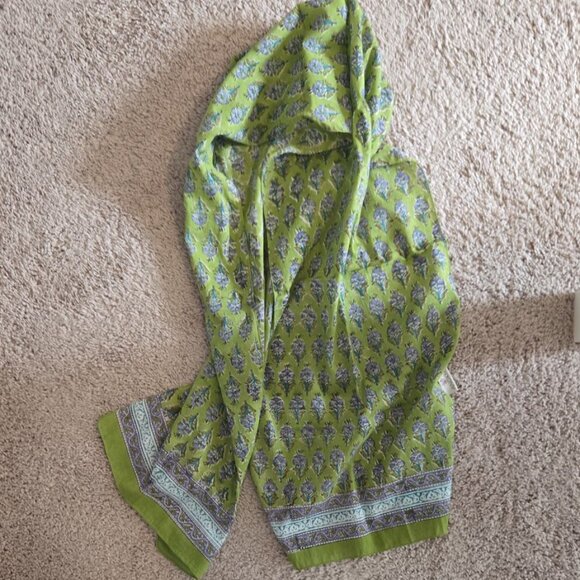 NWOT Batik Style Scarf - Picture 3 of 9